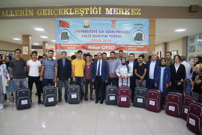 Büyükşehir'den üniversiteyi Kazanan öğrencilere Destek