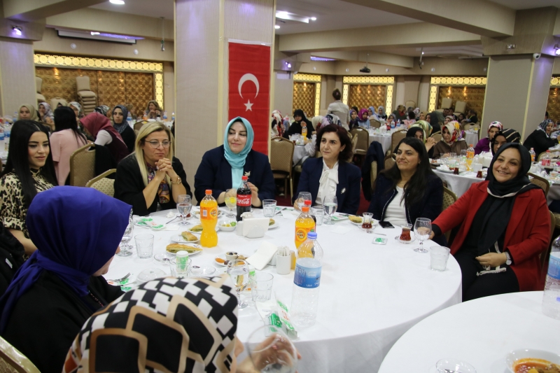 Büyükşehirden’den Ak Kadınlara İftar Yemeği