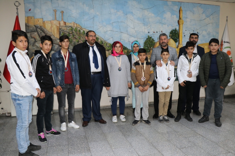 Büyükşehirin Desteklediği Sporcular Altın Madalyalarla Kente Döndü