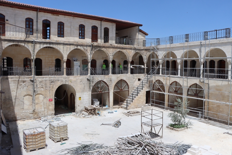 BÜYÜKŞEHİR’İN RESTORASYON ÇALIŞMALARI TURİZME NEFES ALDIRIYOR