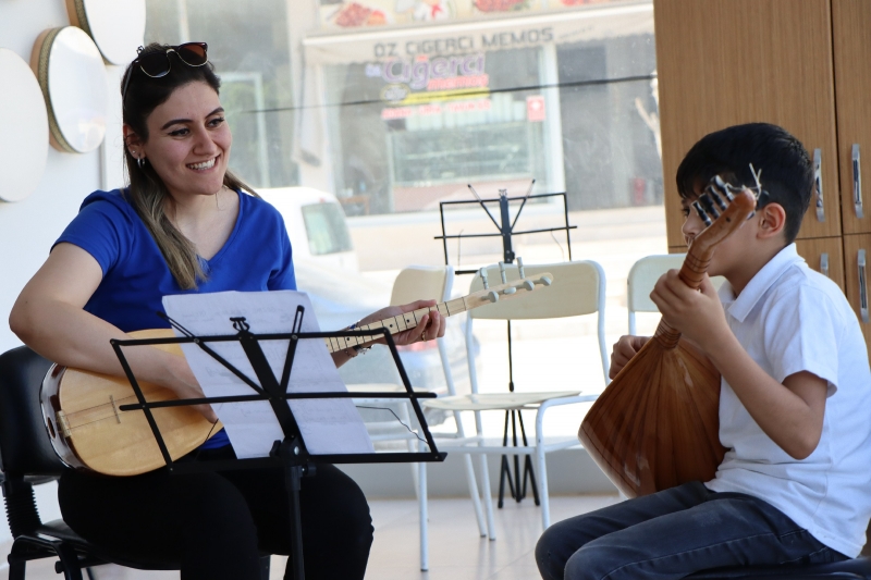 BÜYÜKŞEHİR’LE GENÇLER SANATLA BULUŞUYOR