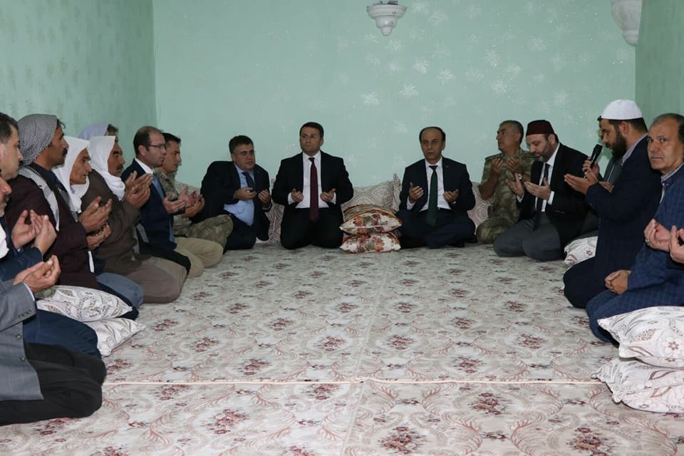 Vali Erin Viranşehir’deki şehit ailesine taziye ziyaretinde bulundu