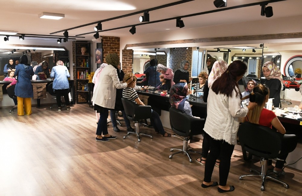 Şanlıurfalı kadınlar destek merkezlerinde kurs görüyor