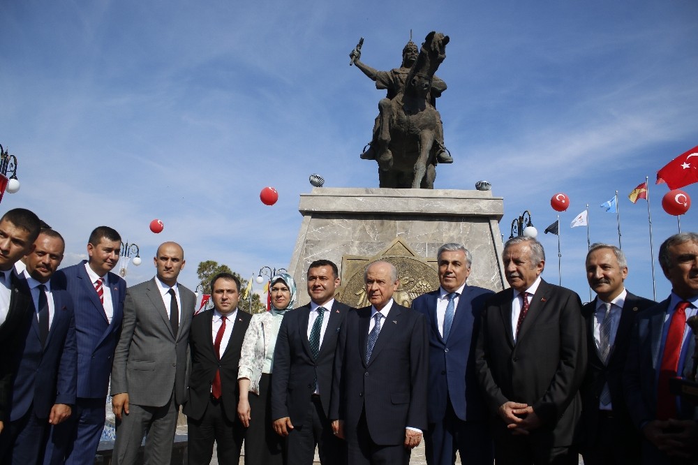 Bahçeli’nin Ferdi Tayfur şarkıları eşliğinde çay keyfi