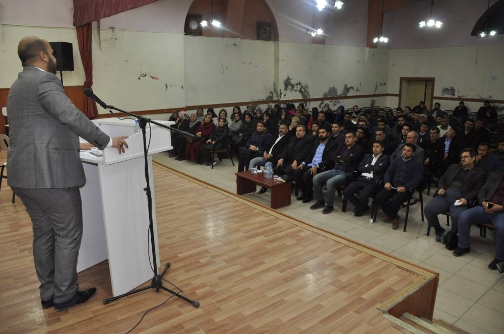 Birecik’te cumhurbaşkanlığı hükumet sistemi ve yeni anayasa değişikliği anlatıldı