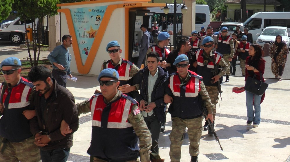 Sosyal medyada terör propagandası yapan 12 kişi adliyeye çıkarıldı