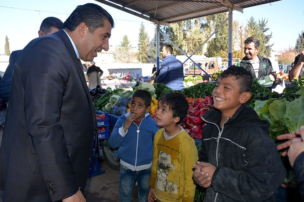 Başkan Atilla, Semt Pazarı esnafının sorunlarını dinledi