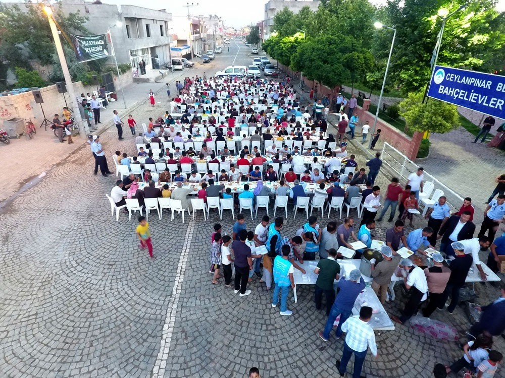 Suriyelilerin iftar Coşkusu