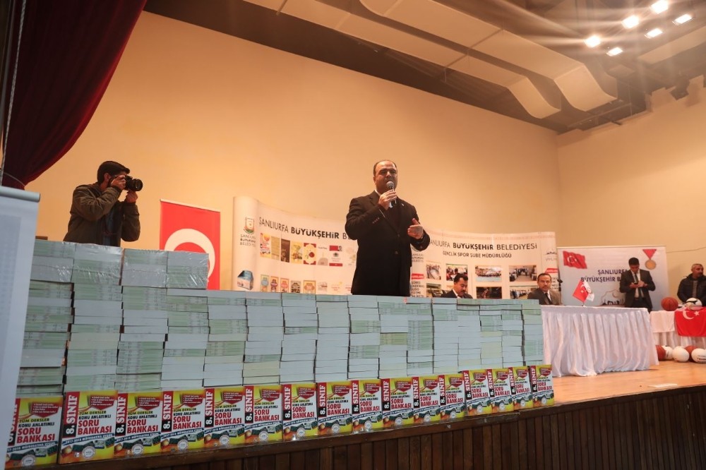 Büyükşehirde kitap dağıtımı devam ediyor