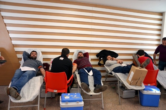 Harran Tıp Hastanesinde kan bağışı standı kuruldu