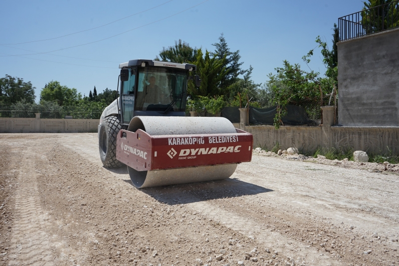 ÇAMLIYAYLA’YA YENİ YOLLAR KAZANDIRILIYOR