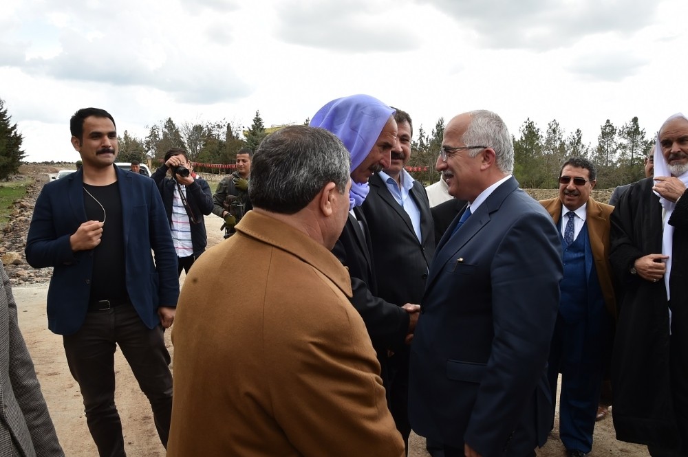 Vali Tuna kırsal mahalle ziyaretlerini sürdürüyor