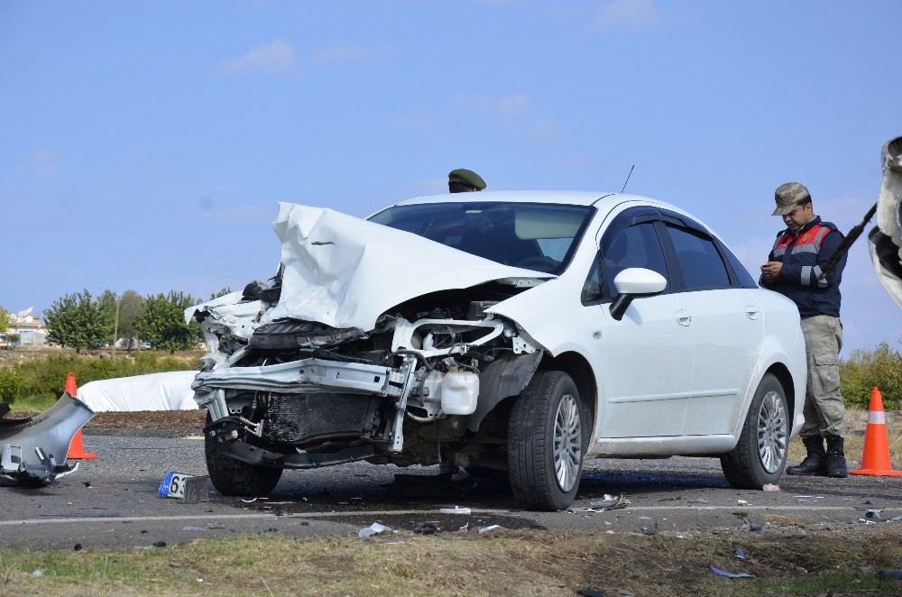 Siverek’te otomobil ile minibüs çarpıştı: 5 yaralı