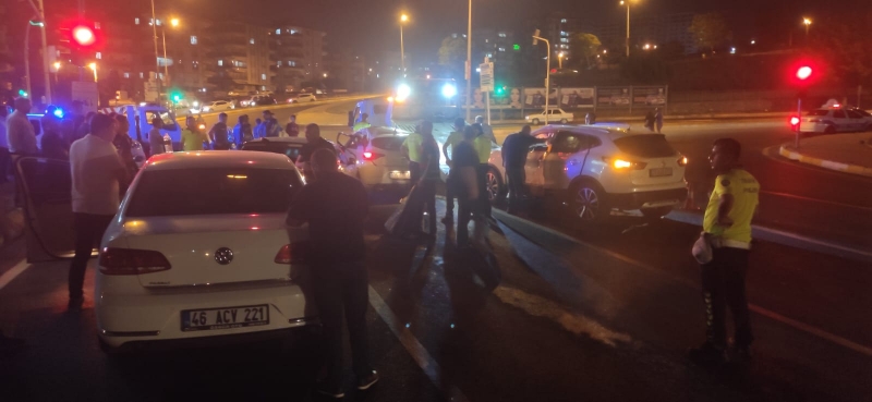 Çevre yolunda 5 araç birbirine girdi.