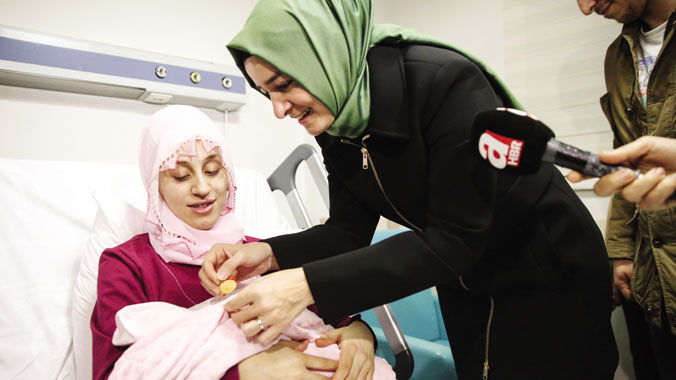 Cezaevlerindeki bebekleri de görün!