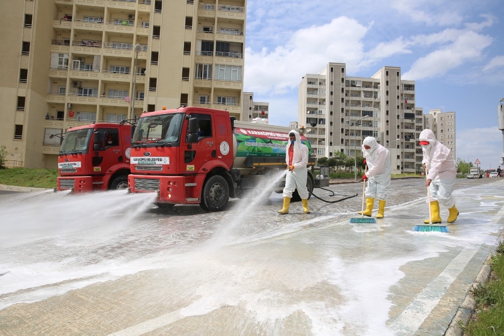 Karaköprü’de her gün bir mahalle dezenfekte ediliyor