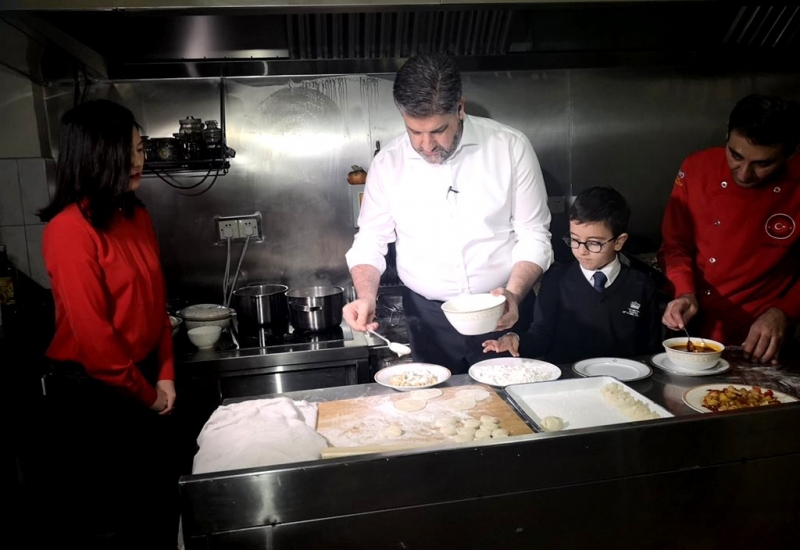 Çin / Pekin Büyükelçimiz Önen, Türk yemeklerini tanıttı;