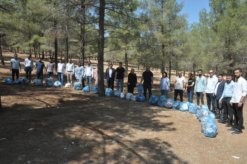 “ÇÖPÜ BİLE BAŞKALARINA PEŞKEŞ ÇEKTİKLERİNİ GÖRÜYORUZ”