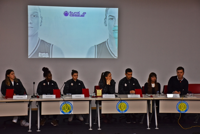 Çukurova Basketbol Takımı Oyuncuları Harran Üniversitesinde Söyleşiye Katıldı