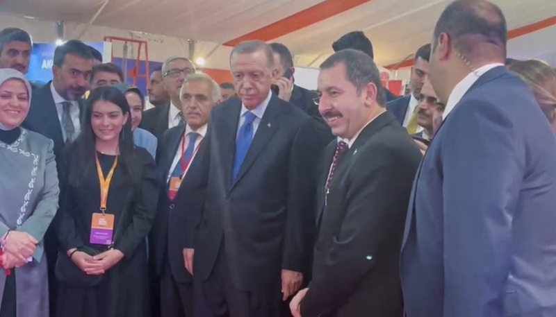 CUMHURBAŞKANI ERDOĞAN'DAN KARAKÖPRÜ STANDINA ZİYARET