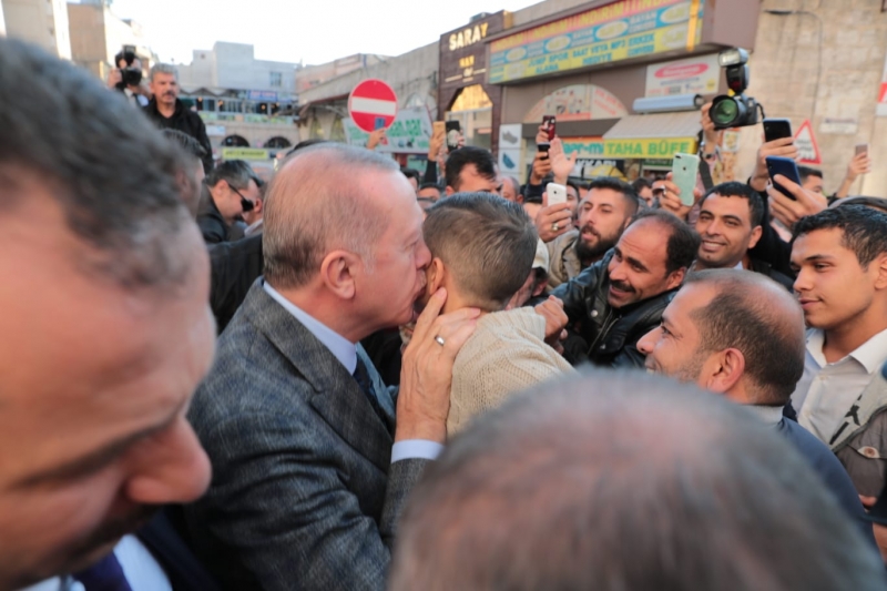 Cumhurbaşkanı Erdoğan Şanlıurfa’da Halkın İçinde Dolaştı
