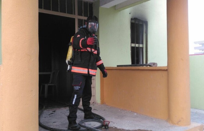 Halk eğitim merkezinde çıkan yangın söndürüldü