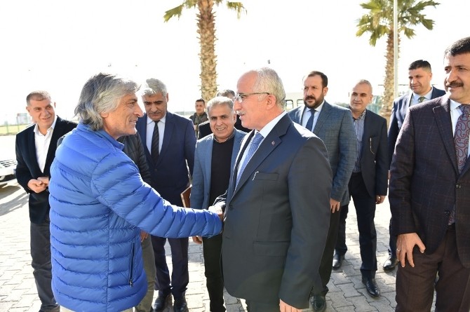 Vali Tuna’dan Şanlıurfaspor’a moral ziyareti