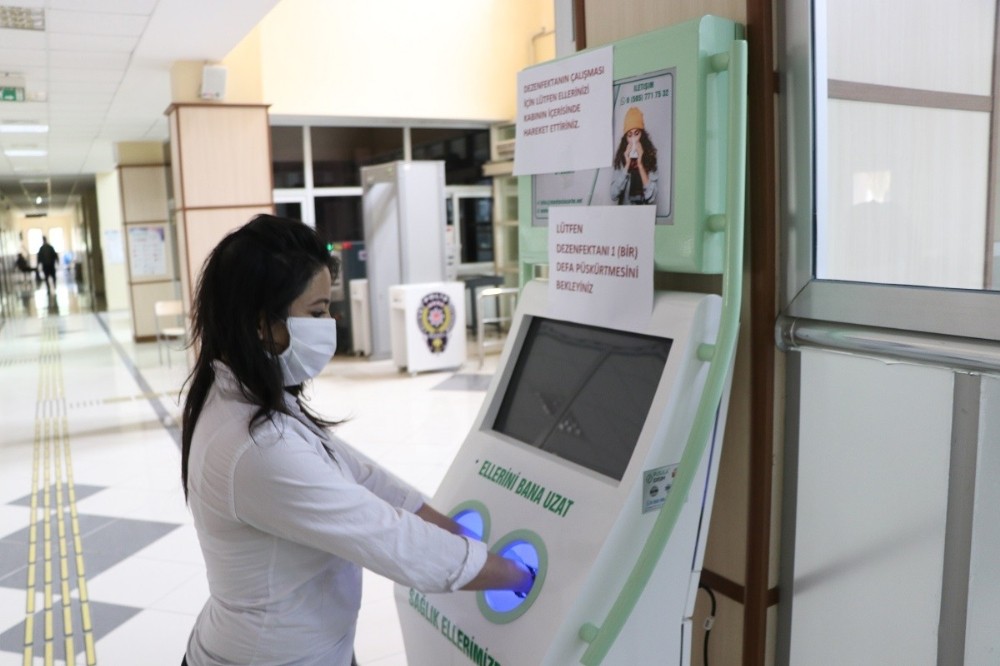 Şanlıurfa Hükümet Konağına dezenfektan kabini