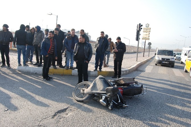 Motosiklet yayaya çarptı: 2 yaralı