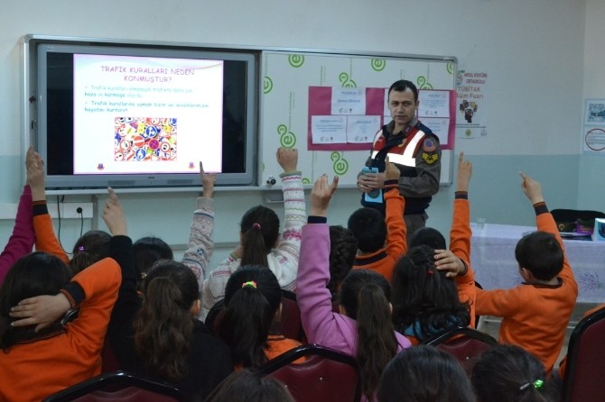 Jandarmadan öğrencilere trafik eğitimi