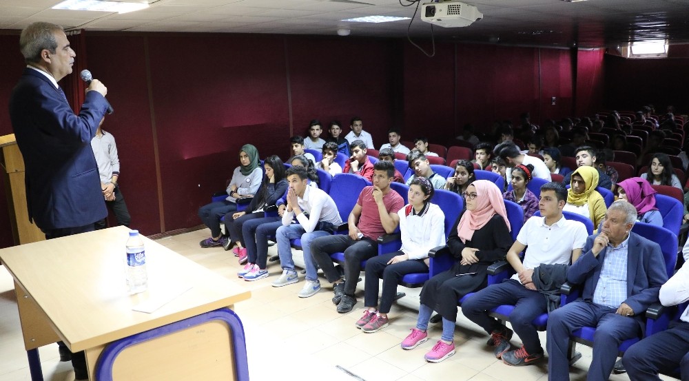 Demirkol öğrencilerle bir araya geldi