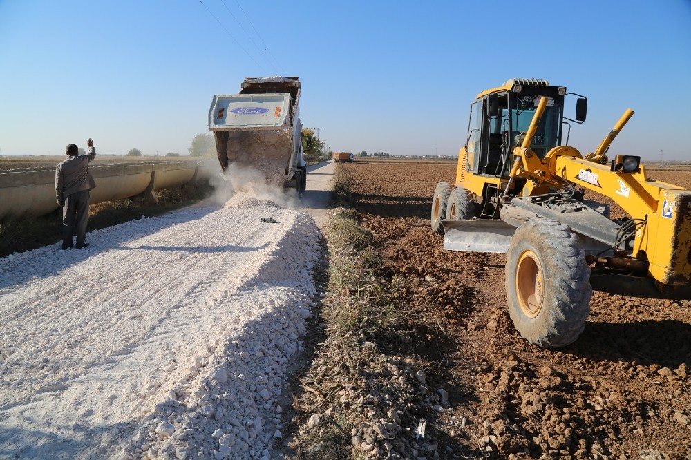 Haliliye’nin kırsal mahallerinde yol yapımı sürüyor