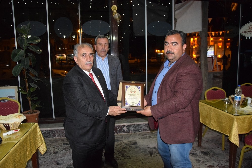 Müdür Ateş’ten Vekile Akyürek’e teşekkür plaketi