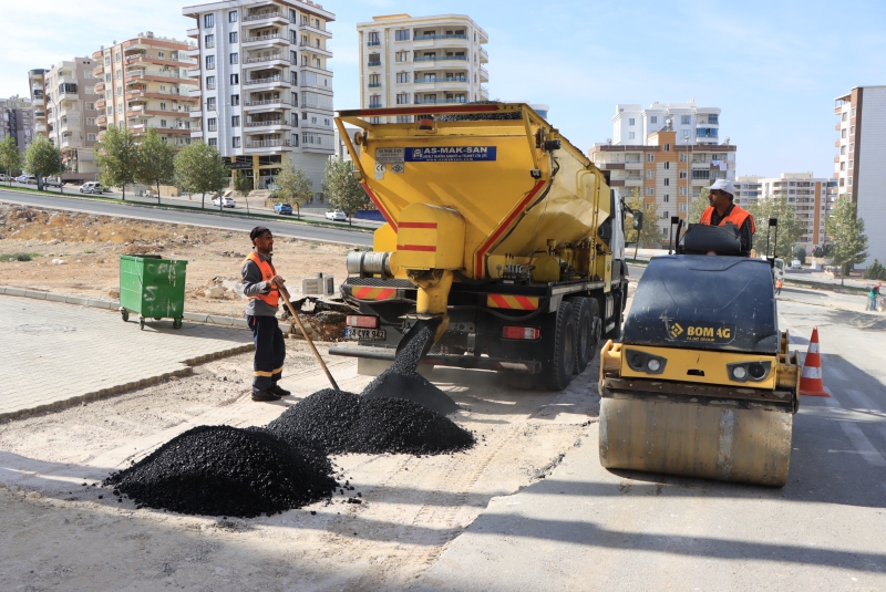 DEFORME OLAN YOLLARDA ASFALT ÇALIŞMASI