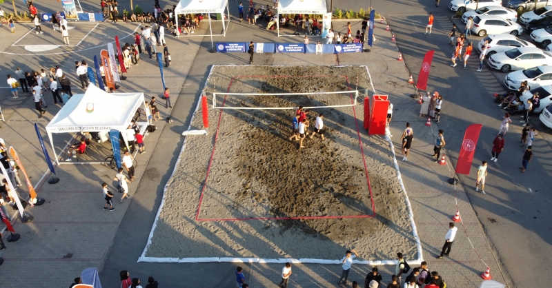 Denizi olmayan Şanlıurfa’da plaj voleybolu heyecanı