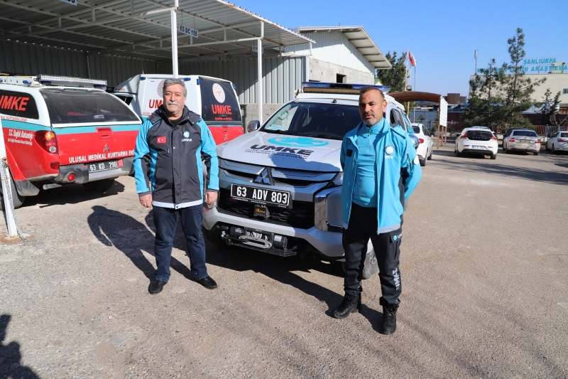 Depremde kurtarmaya giden ekip kurtarılmaya muhtaç olmuştu.