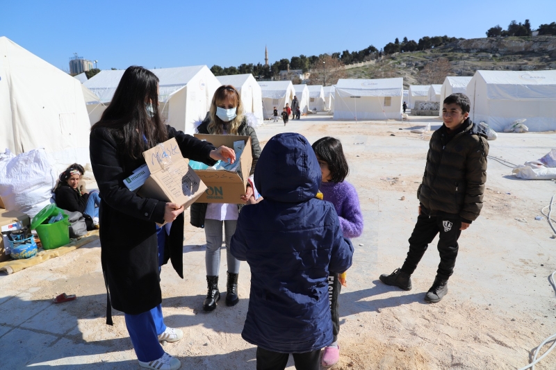 Depremzedelere ağız ve diş taraması yapıldı