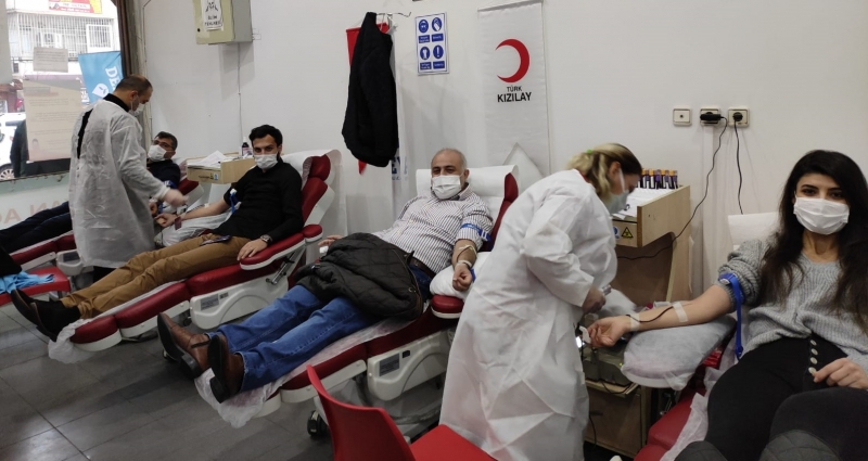 DEVA PARTİSİ’NDEN GENİŞ KATILIMLI KAN BAĞIŞI