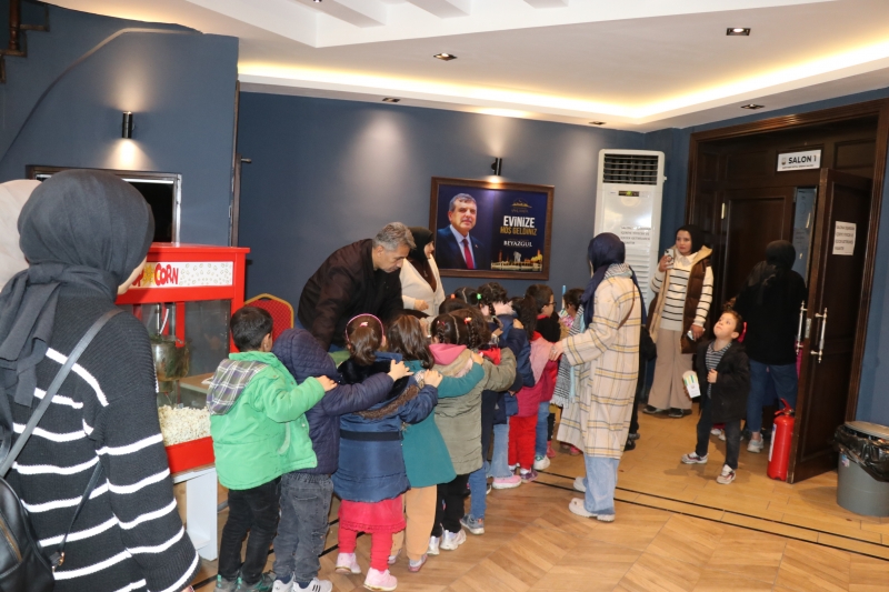 DİJİTAL SİNEMA SALONU MİNİKLERİ MİSAFİR ETTİ