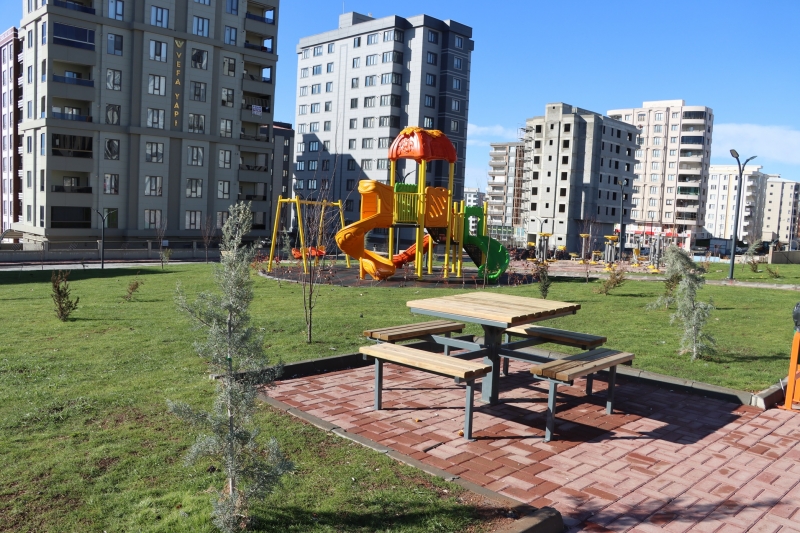 DOĞUKENT MAHALLESİ YENİ PARKINA KAVUŞTU