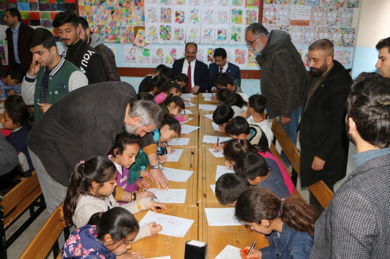 Dünya Tiyatrolar Günün'de Çocuklara Karagöz Ve Hacivat Oyunu Sahnelendi