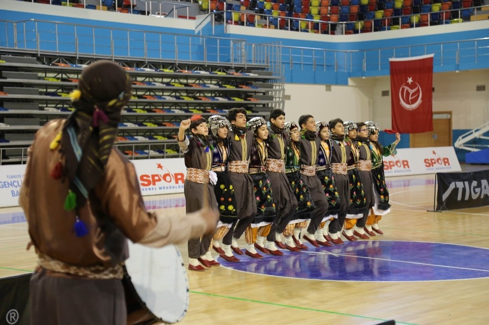 Halk oyunları il yarışması sona erdi