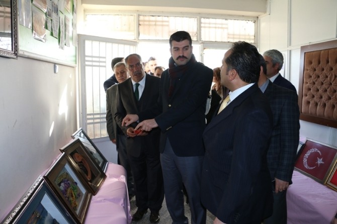 Kaymakam Yosunkaya halk eğitim merkezinde sergi açılışını gerçekleştirdi
