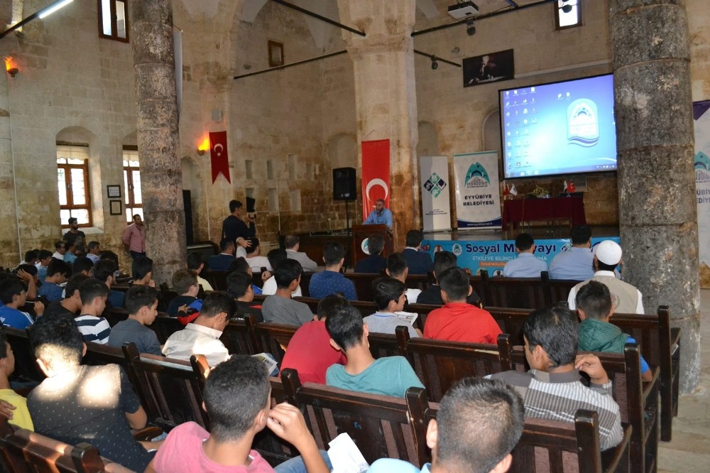 Eyyübiye Belediyesinden gençlere seminer