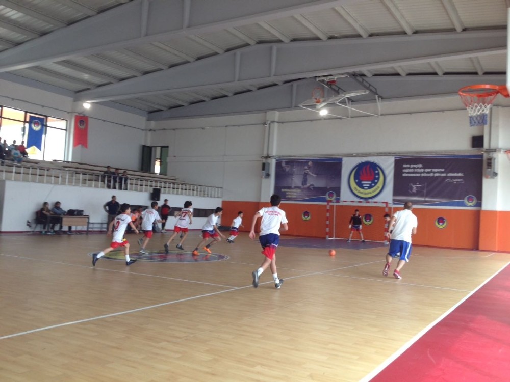 Şanlıurfasporlu oyuncular futsal turnuvasına renk kattı