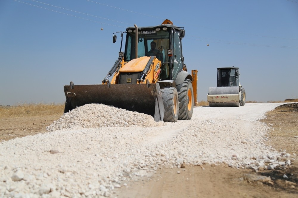 Kırsalda yollar yapılıyor
