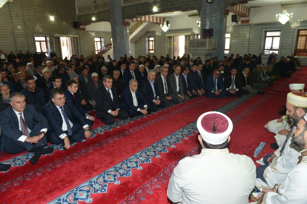 Bakan Aslan ve Fakıbaba Balıklıgöl’ü gezdi