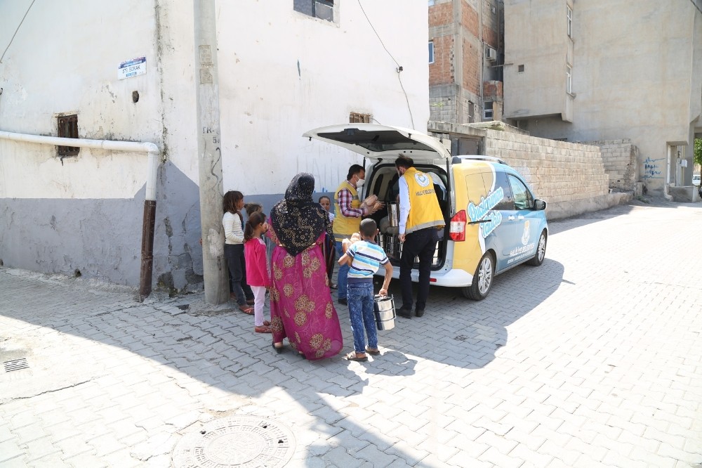 Haliliye’de vatandaşlara gıda desteği