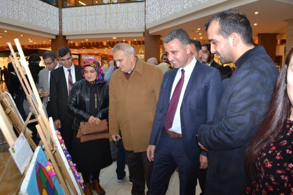 Otizimli çocuklara farkındalık sergisi