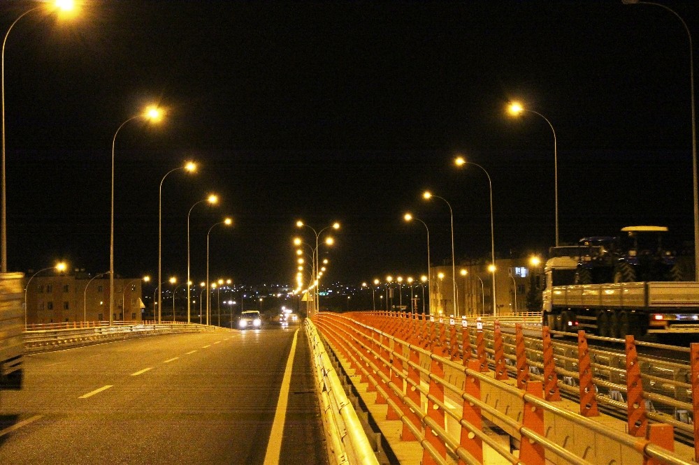 Şanlıurfa’nın yolları aydınlatılıyor